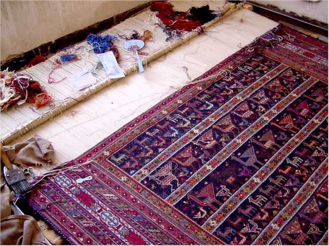 Persian Rugs: Guide to Persian Kilim and Sumac Rugs and Covers